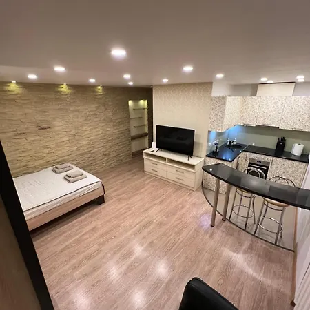 Center Budget Apartment *