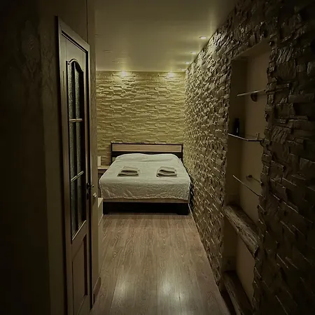 Center Budget Apartment *